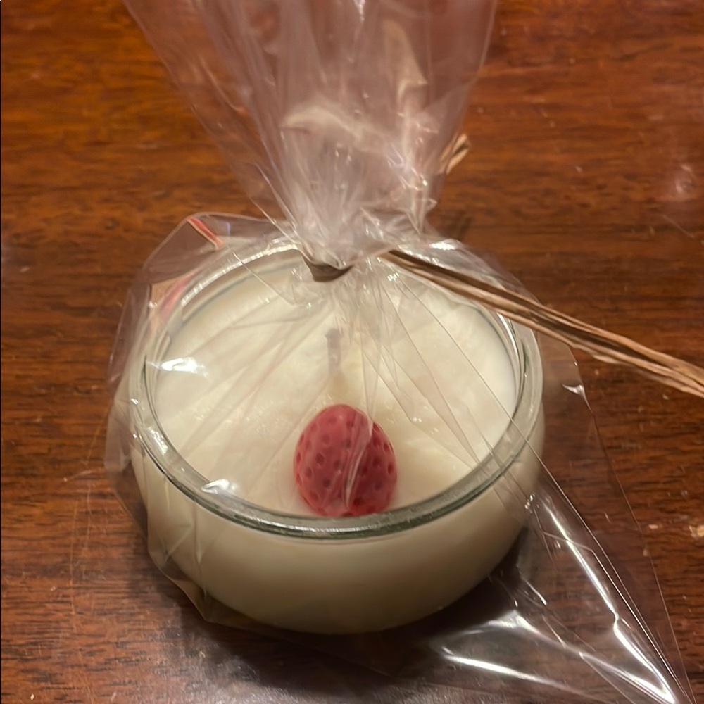 Handmade Champagne Grapes and Roses scented candle 🕯️